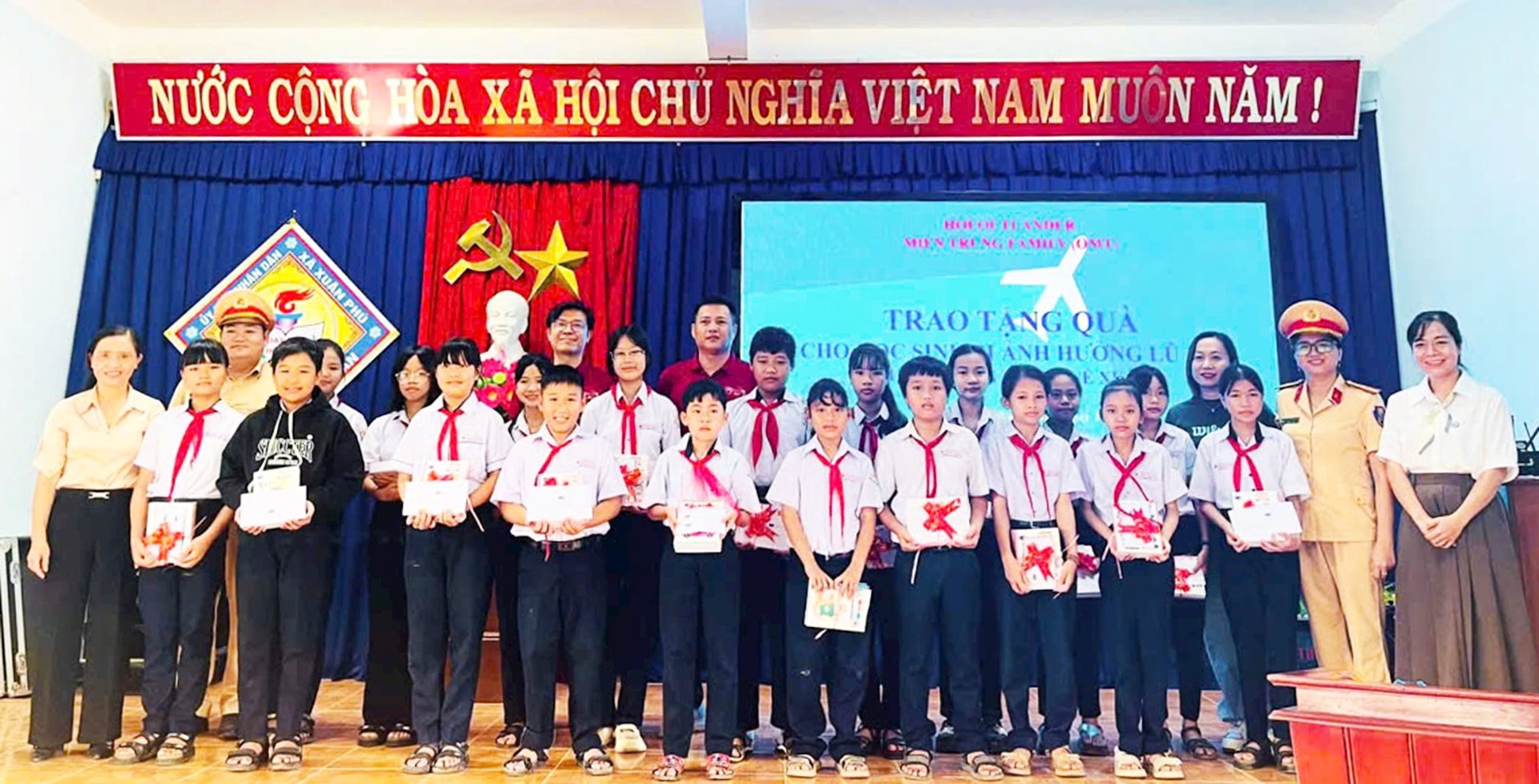 ប៉ូលីសចរាចរណ៍ Thang Binh