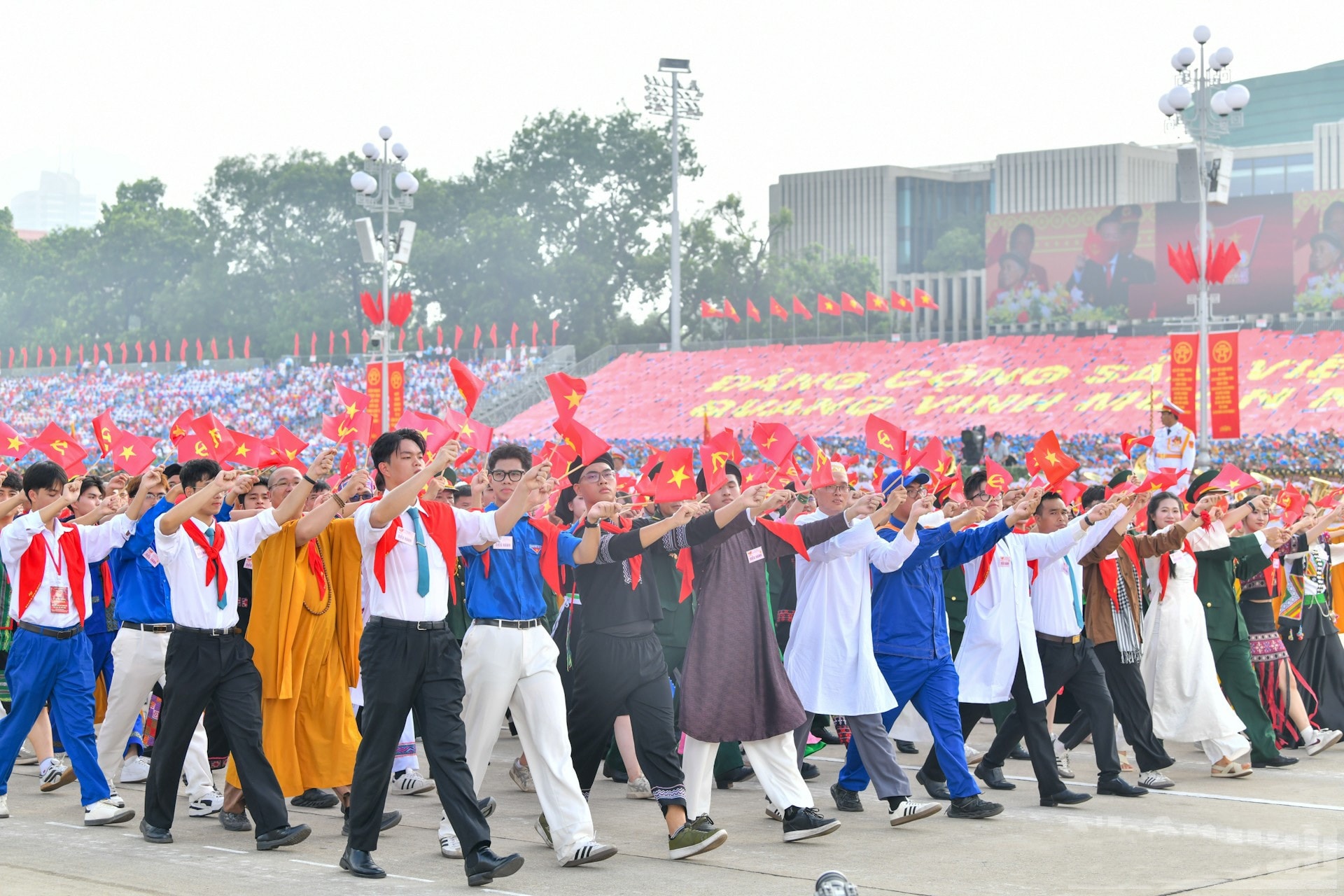 PHÁT HUY SỨC MẠNH ĐẠI ĐOÀN KẾT TOÀN DÂN TỘC ĐỂ PHÁT TRIỂN ĐẤT NƯỚC- Ảnh 1. PHÁT HUY SỨC MẠNH ĐẠI ĐOÀN KẾT TOÀN DÂN TỘC ĐỂ PHÁT TRIỂN ĐẤT NƯỚC- Ảnh 1.