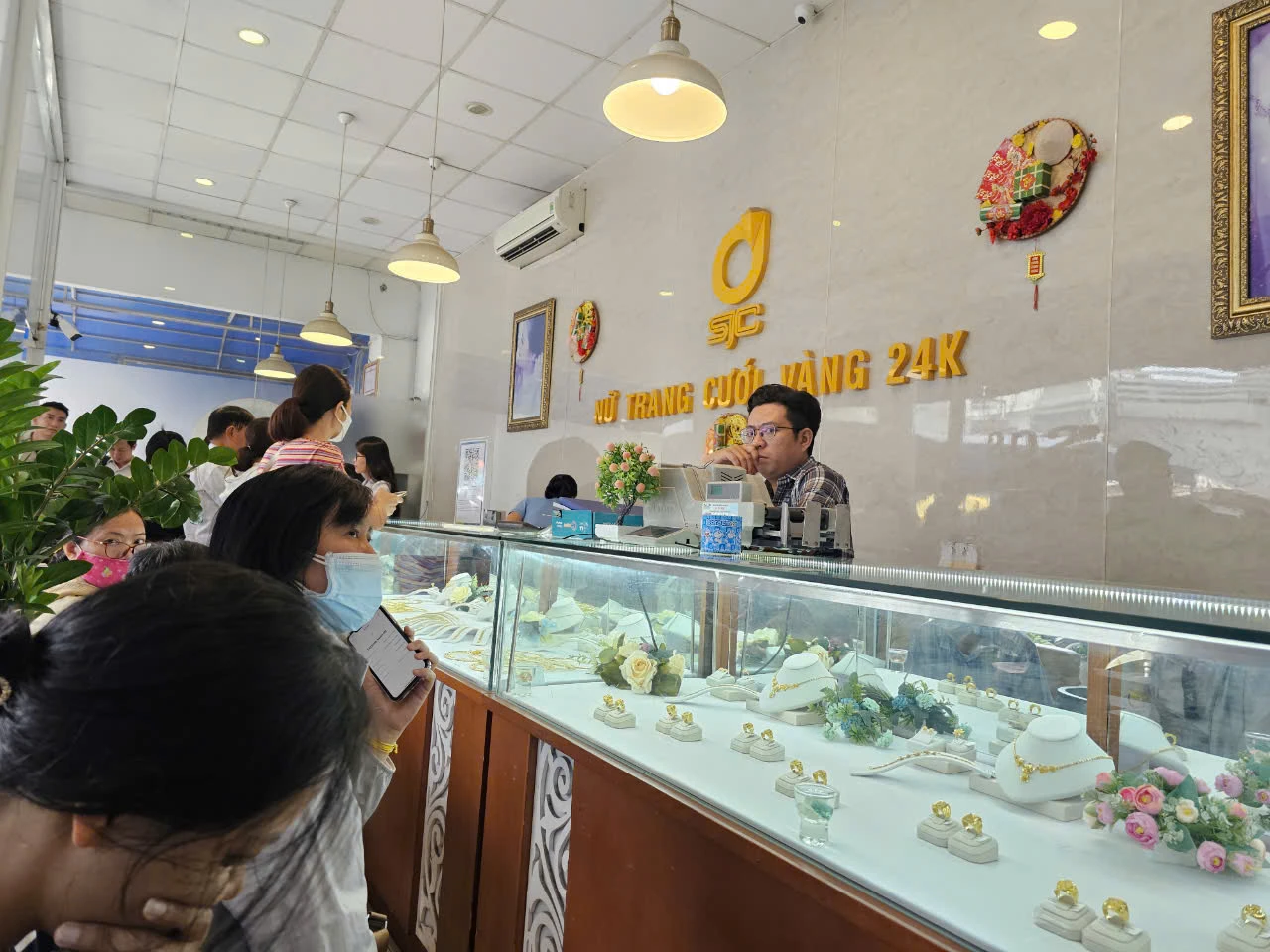 Giá vàng hôm nay 13/11: Bảng giá vàng trong nước và thế giới