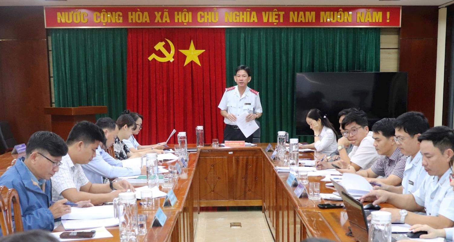 Phó Chánh Thanh tra thành phố Huỳnh Ngọc Tiên kết luận buổi đối thoại. Ảnh: ĐẮC MẠNH
