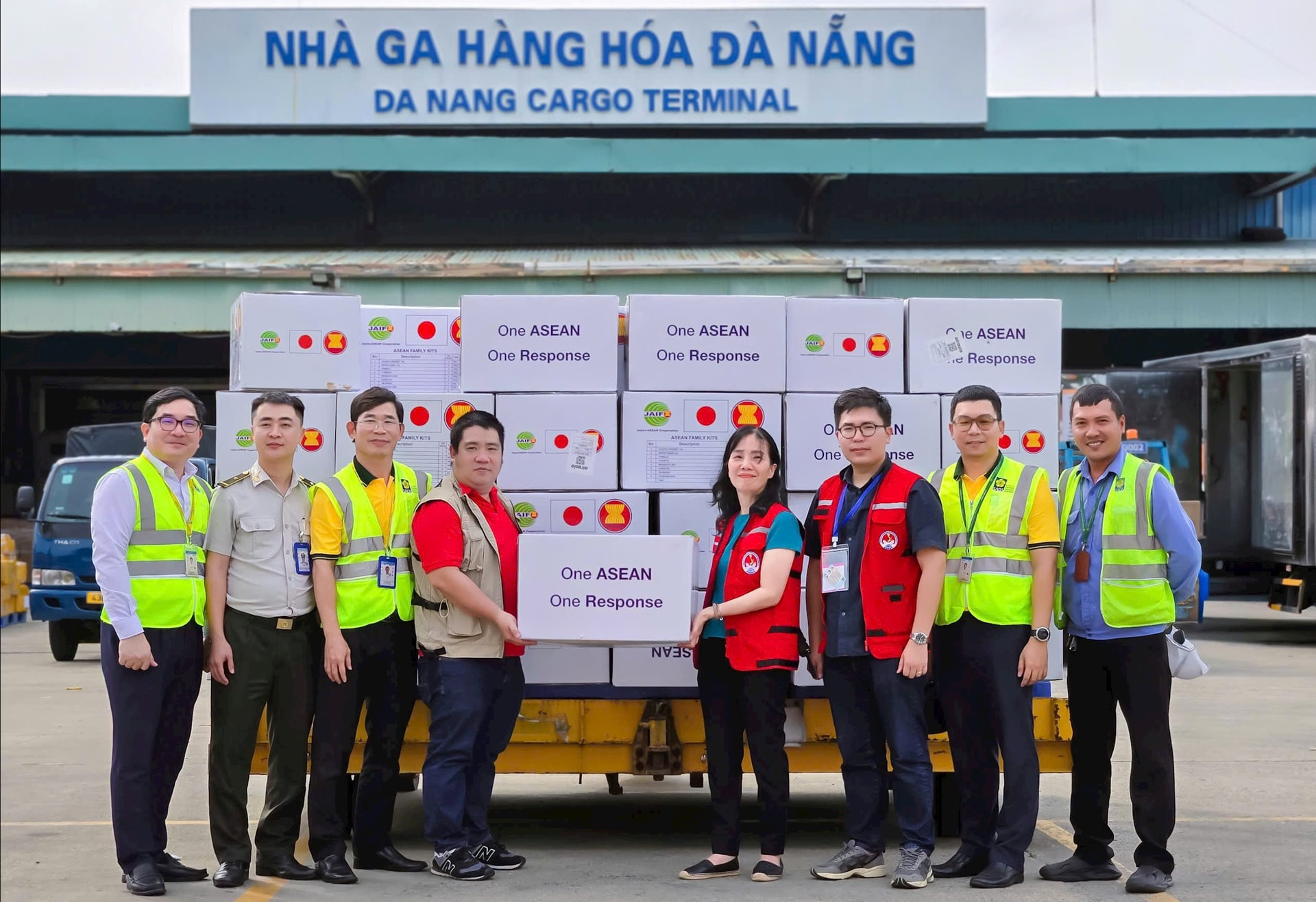 may-bay-cho-hang-ve-san-bay-quoc-te-da-nang-3-(1).jpg