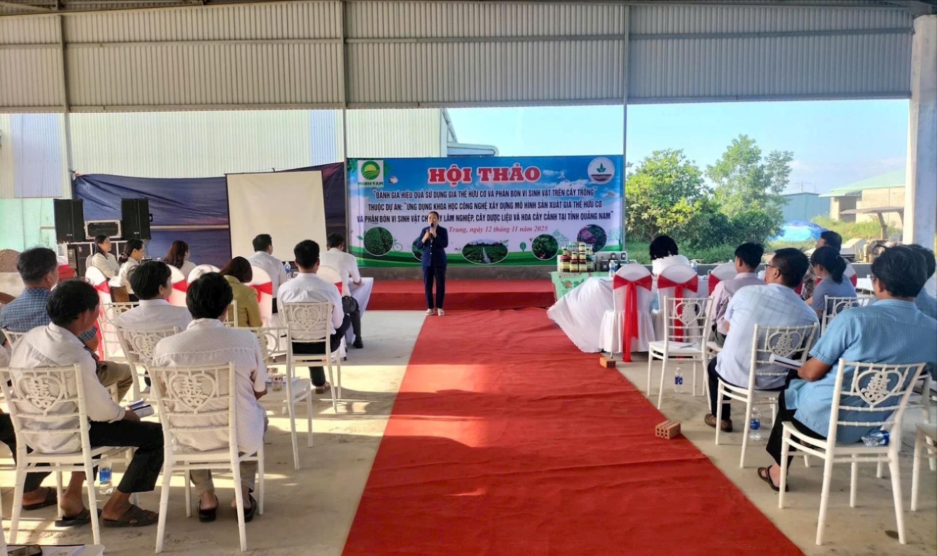 Quang cảnh hội thảo. Ảnh: CHÂU THÀNH