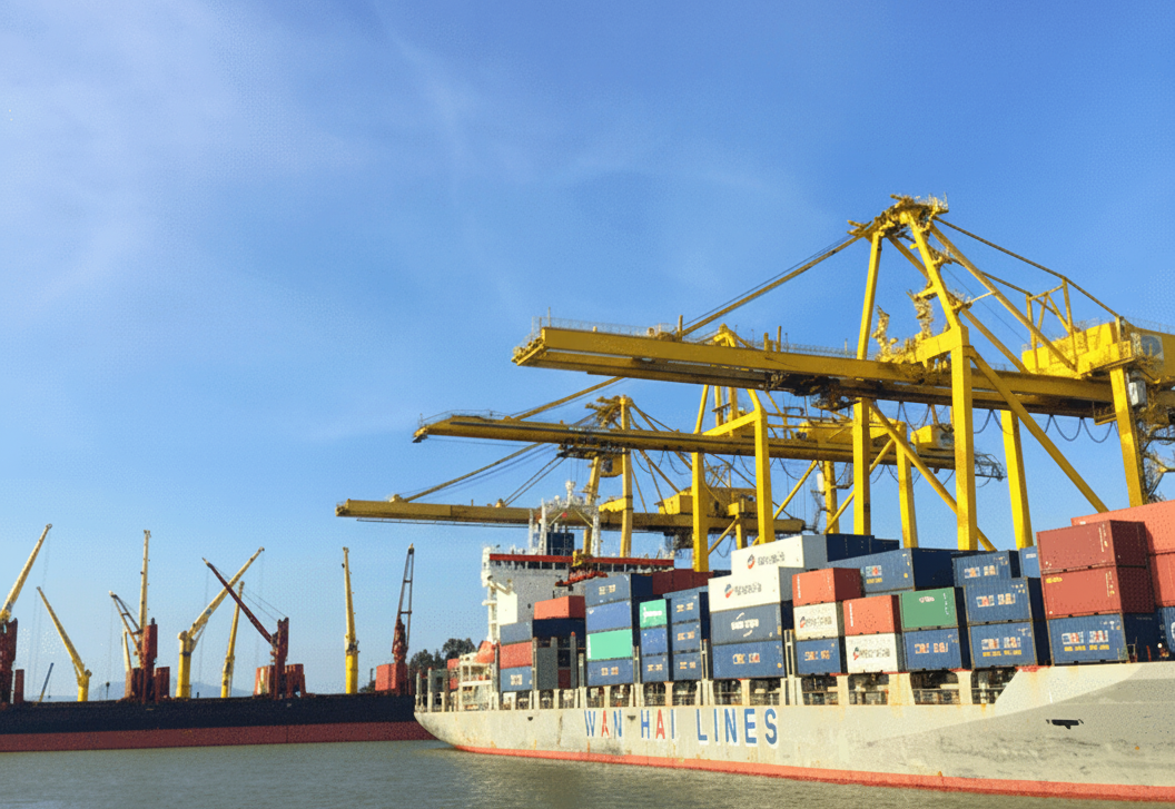 Hoạt động xuất nhập khẩu hàng hóa tại cảng Tiên Sa