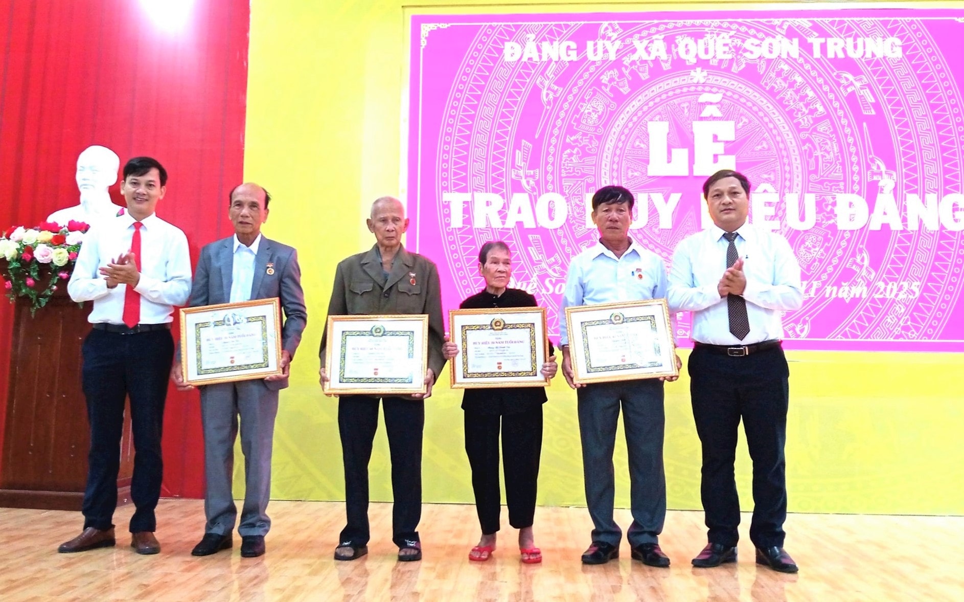 huy-hieu-dang-45-den-60-nam(1).jpg
