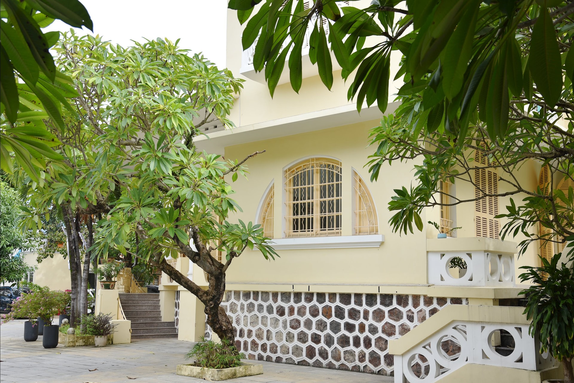 Numera har Da Nang bara ett fåtal antika villor kvar.