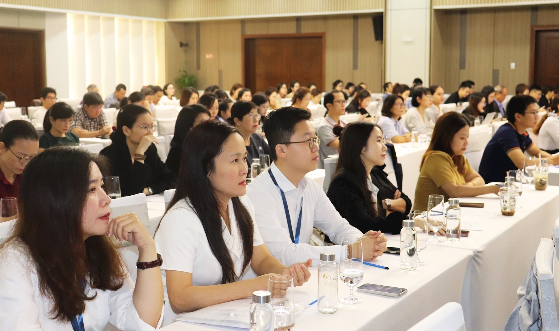 តំណាងផ្សារហ៊ុន