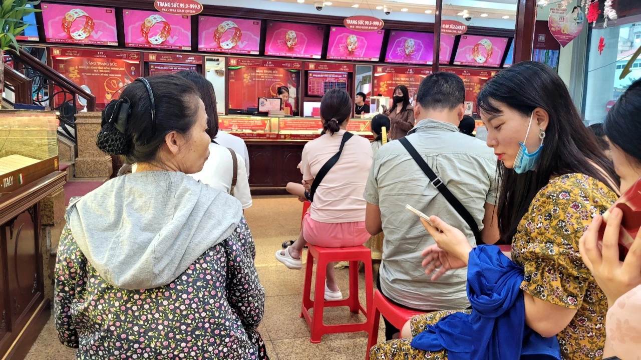 Giá vàng chiều nay 14/11: Bảng giá vàng SJC, vàng nhẫn, vàng thế giới