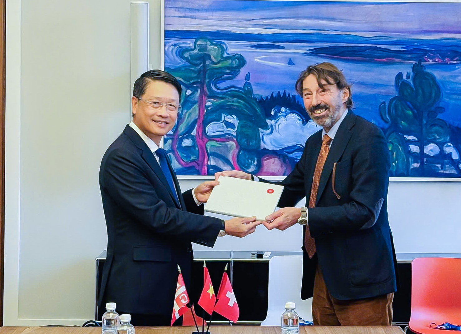 ផ្តល់វត្ថុអនុស្សាវរីយ៍។ PV