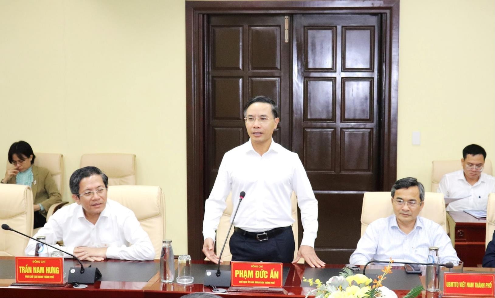 Chủ tịch UBND thành phố Đà Nẵng Phạm Đức Ấn phát biểu tại buổi làm việc. Ảnh: NGỌC HÀ