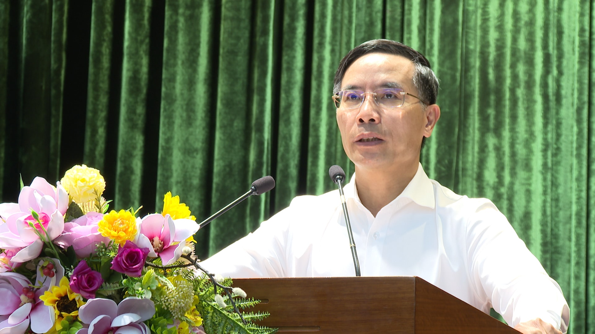 Phó Bí thư Thành ủy, Chủ tịch UBND thành phố Phạm Đức Ấn phát biểu chỉ đạo tại hội nghị. Ảnh: Thu Hương