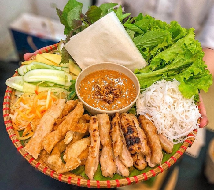 ăn nem nướng khi đi du lịch Nha Trang tự túc