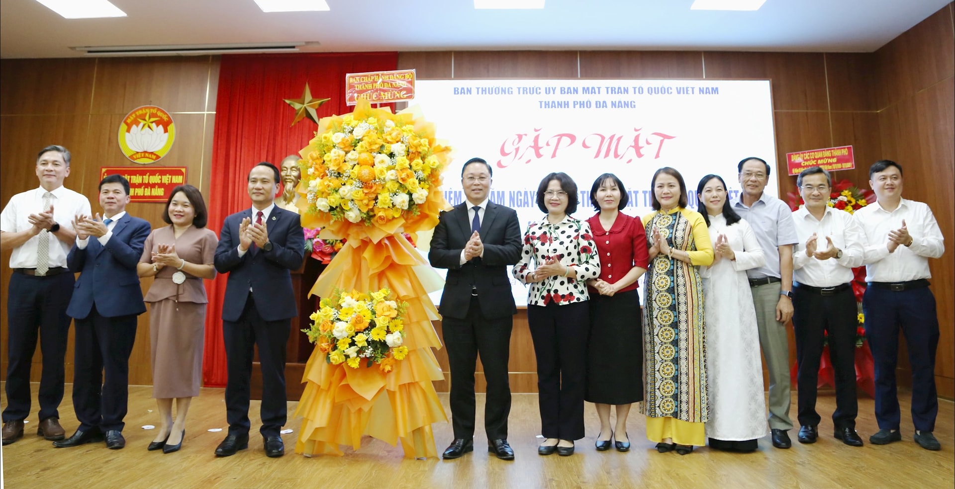 Phó Bí thư Thường trực Thành ủy Nguyễn Đình Vĩnh (thư4