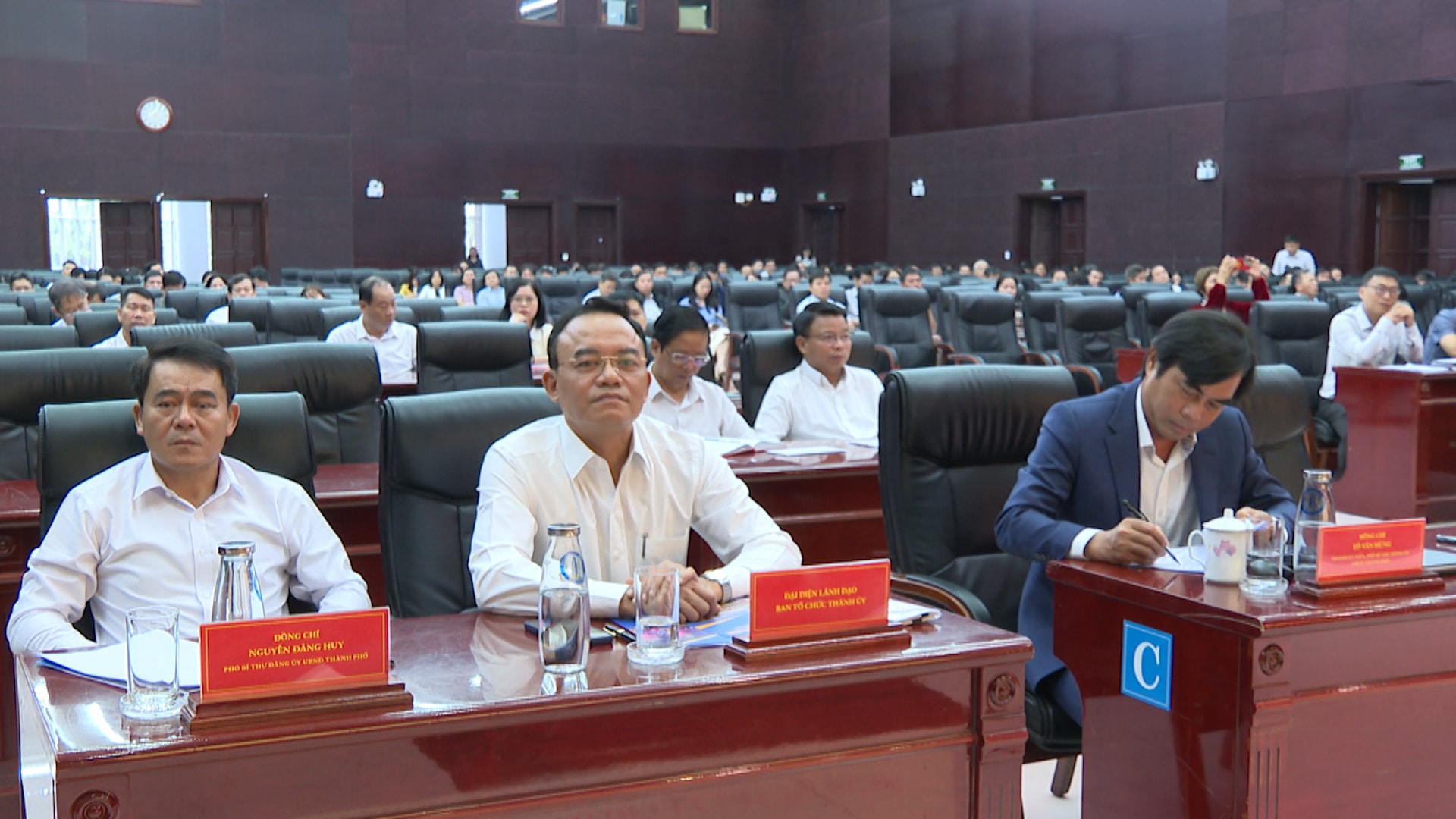 QUANG CANH HOI NGHI 2