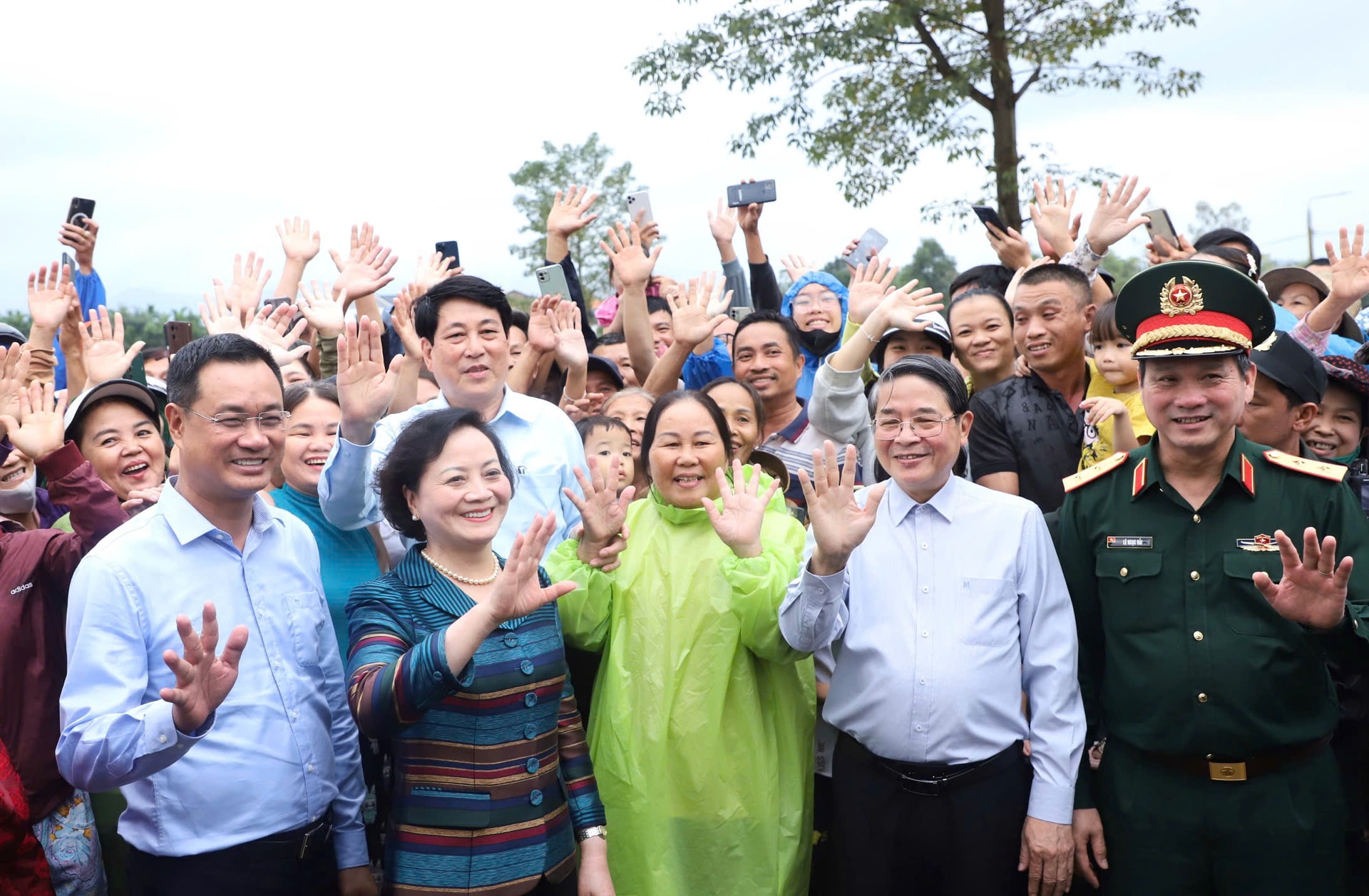 Chủ tịch nước Lương Cường tham dự Ngày hội Đại đoàn kết toàn dân tộc tại thôn Bảo An, xã Gò Nổi, thành phố Đà Nẵng.