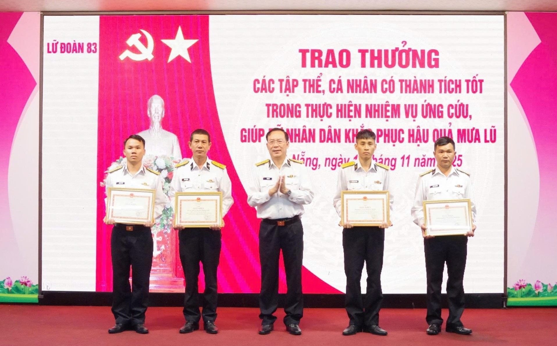 dai-ta-tran-thuc-giua-trao-thuong-cho-cac-tap-the-ca-nhan-co-thanh-tich-tot-trong-cong-tac-ung-cuu-giup-nhan-dan-khac-phuc-hau-qua-lu-lut(1).jpg