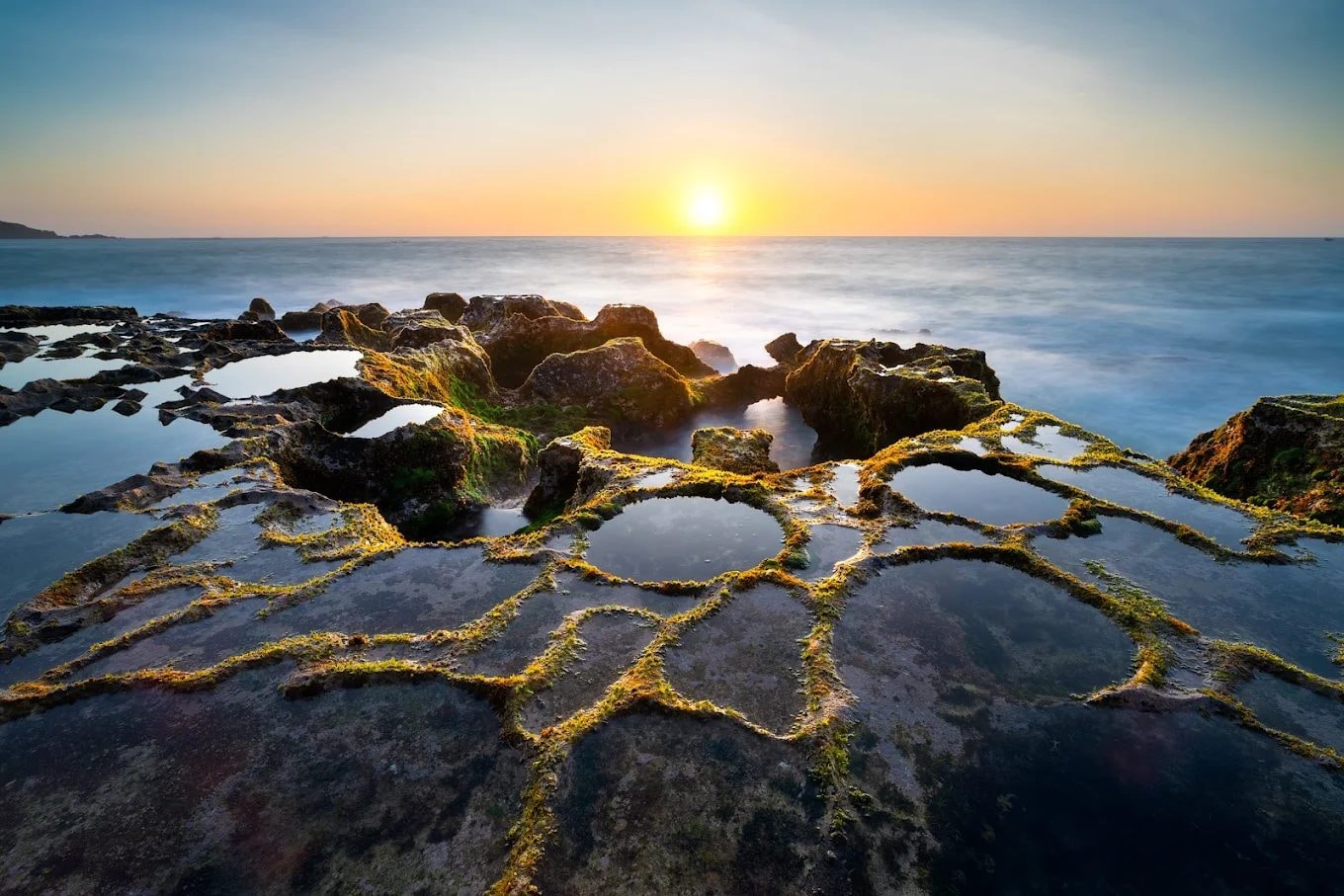 Bình minh Hòn Đỏ Ninh Thuận