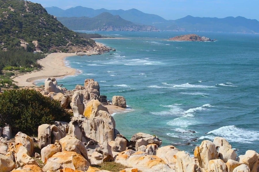 Những khối đá với hình thù độc đáo tại Công viên đá Ninh Thuận.