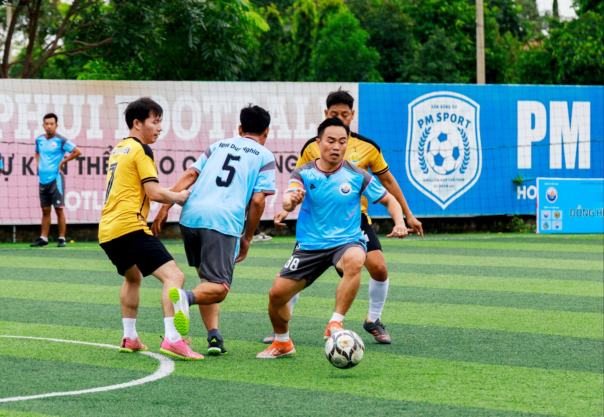 Các đội bóng thi đấu với tinh thần fair play nhưng cũng không kèm phần kịch tính