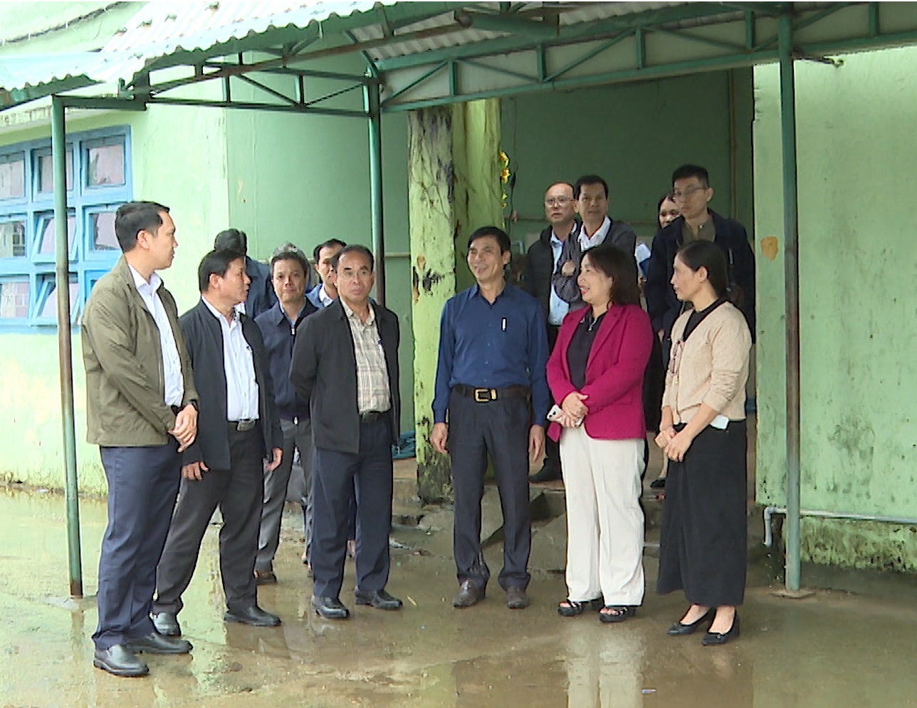 Віце-президент ТРАН АНЬ ТУАНЬ ОВІДАВ ШКОЛУ В ВІДДАЛЕНІЙ ШКОЛІ СЮАН ФУ.00_03_55_19.Still004