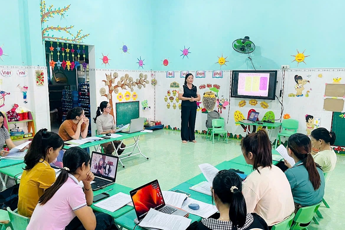 vanh khuyen 2