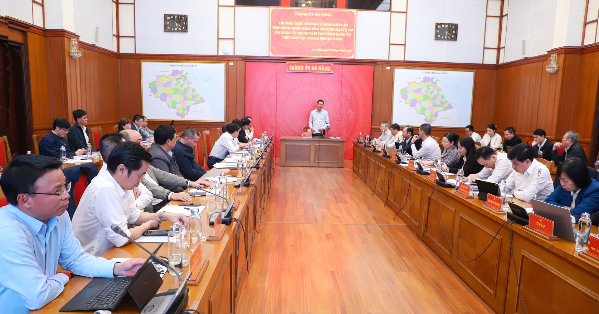 25-11 volles Spielfeld