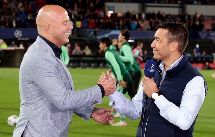 Giovanni van Bronckhorst hiện đang là trợ lý cho HLV Arne Slot tại Liverpool