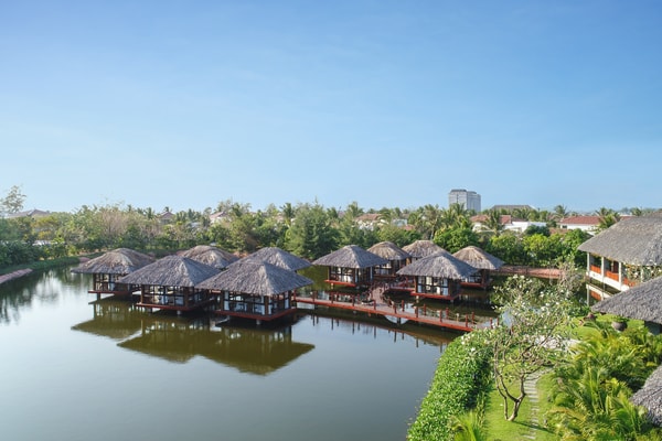 Chòi spa trên mặt hồ tại Akoya Spa, Vinpearl Resort & Spa Phu Quoc.