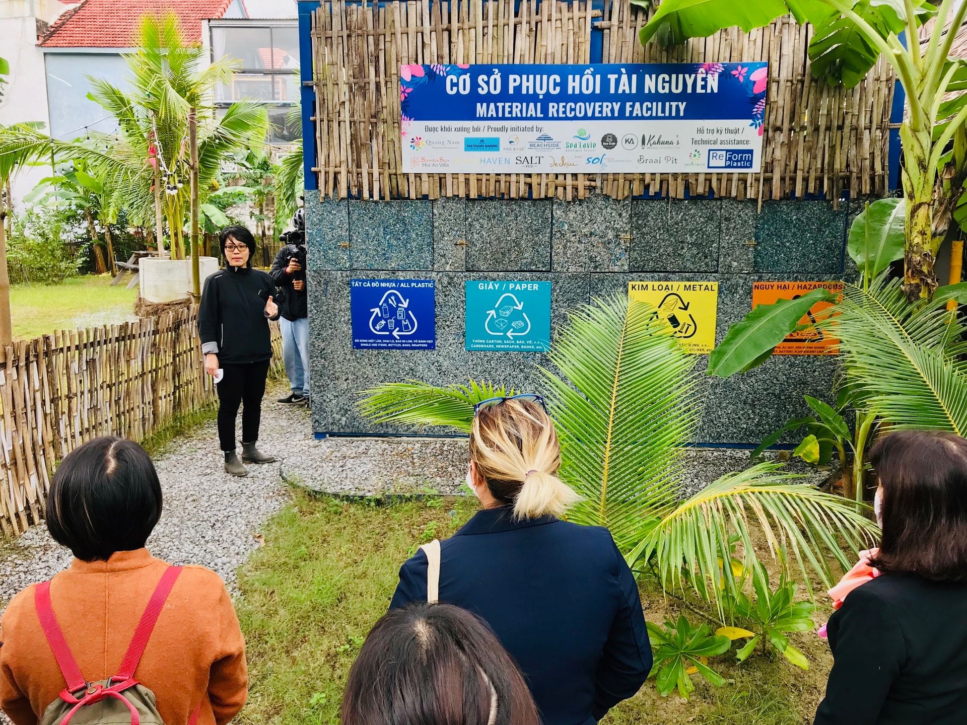 Một cơ sở tái chế, phục hồi tài nguyên ở làng chài Tân Thành, phường Hội An Tây. Ảnh: QUỐC TUÂN