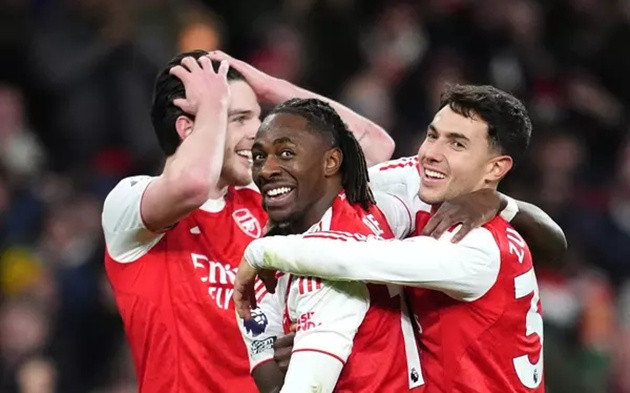 Arsenal dẫn đầu Ngoại hạng Anh thuyết phục