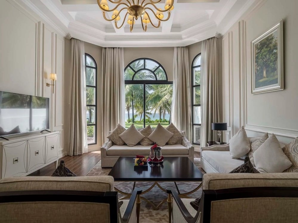 Toàn cảnh khu nghỉ dưỡng Vinpearl Wonderworld Phú Quốc với các villa và hồ bơi riêng.