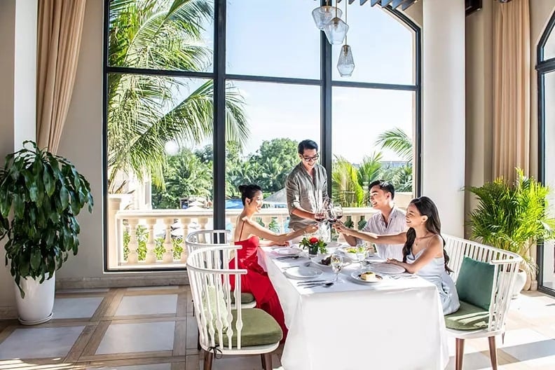 Không gian nhà hàng The Delight tại Vinpearl Wonderworld Phú Quốc.