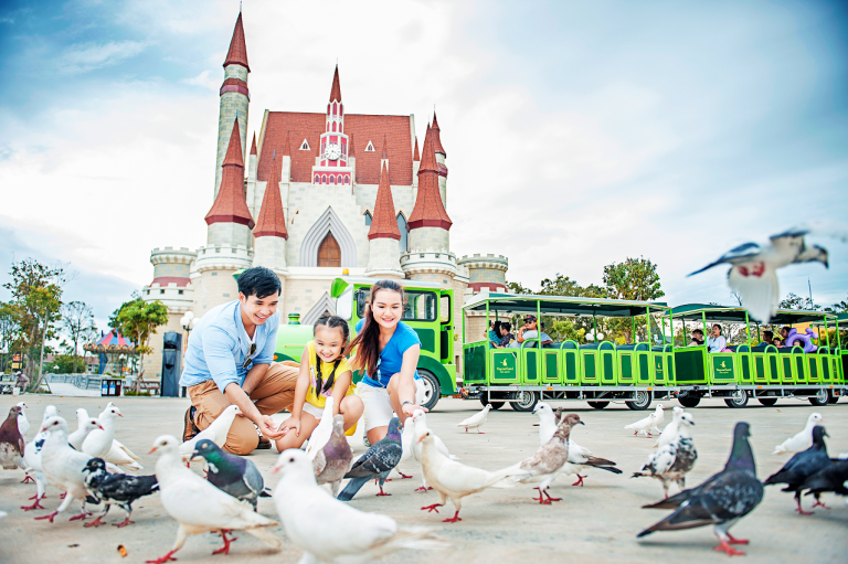 Lâu đài cổ tích tại công viên chủ đề VinWonders Phú Quốc.