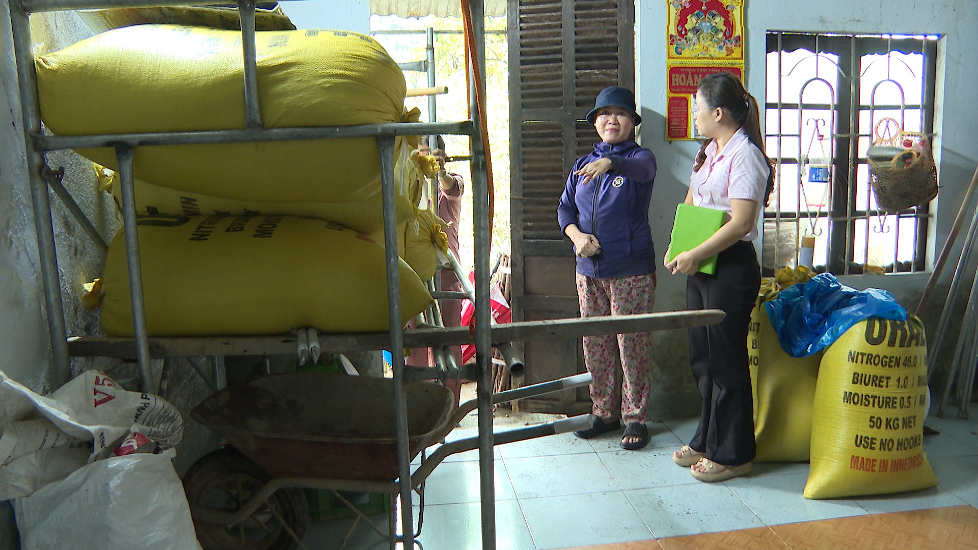 DUY XUYEN SOCIAL POLICY BANK.00_27_11_08.Still001