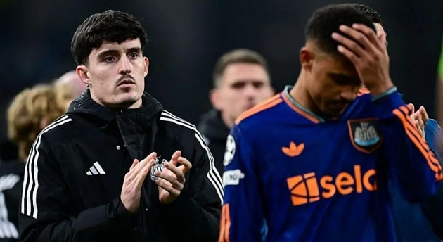 Newcastle thua ngược khá đáng tiếc trên đất Pháp.
