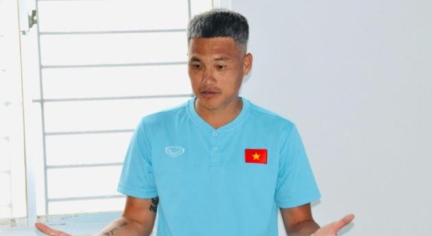 Lê Công Vinh xuất hiện với mái tóc bạc và gương mặt gầy hơn trong một sự kiện gần đây.