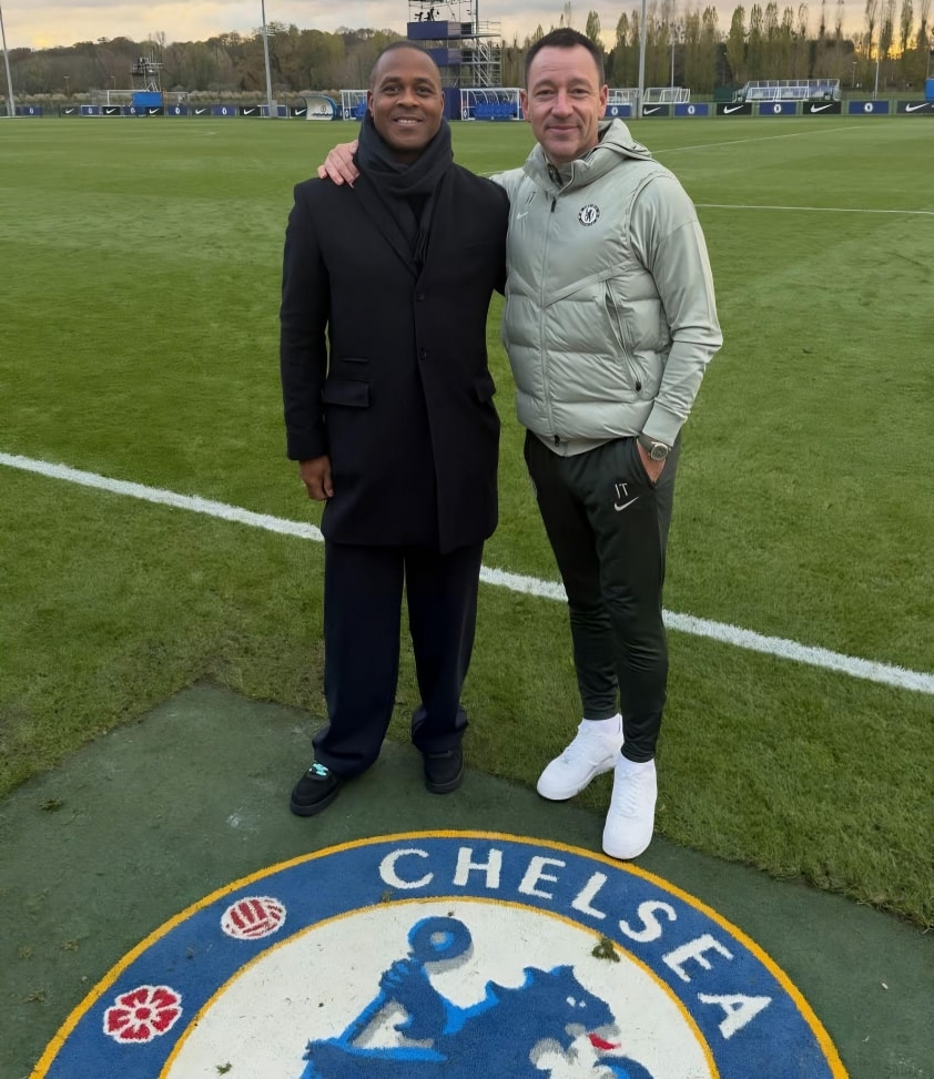 Patrick Kluivert gặp gỡ John Terry tại sân tập của Chelsea