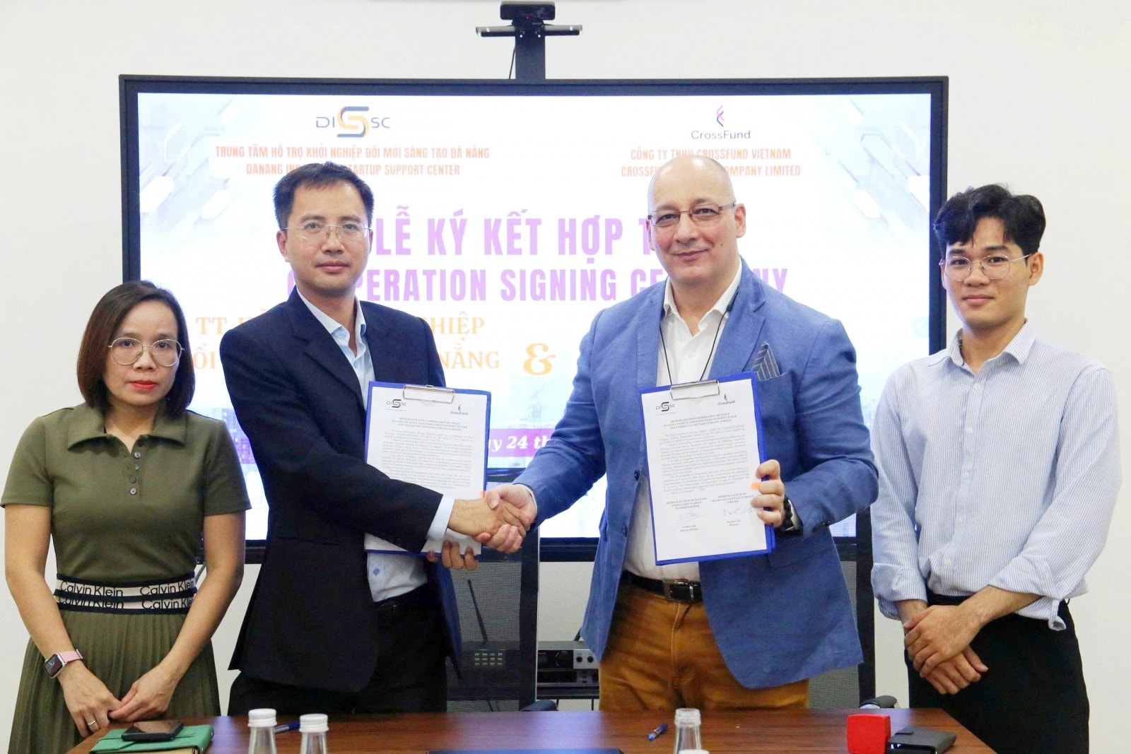 z7151583138825_08b1ddd38ab6749559811460cd077401 (1)