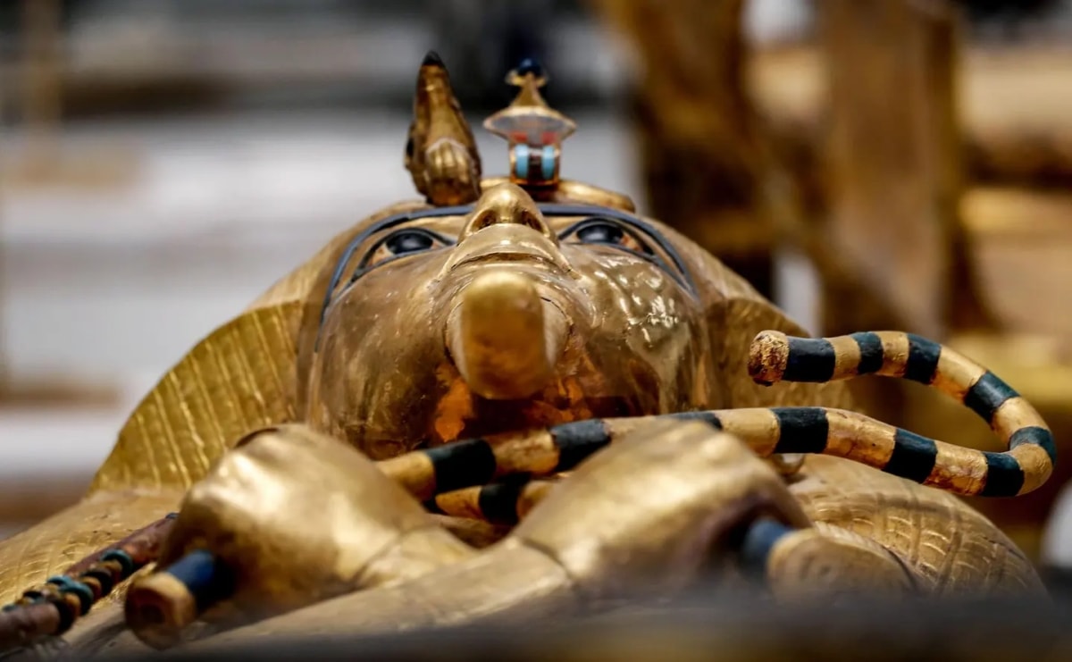 Chiếc quan tài bằng vàng của Tutankhamun.