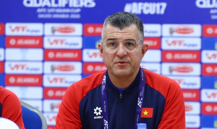 HLV Cristiano Roland hài lòng với màn trình diễn của U17 Việt Nam