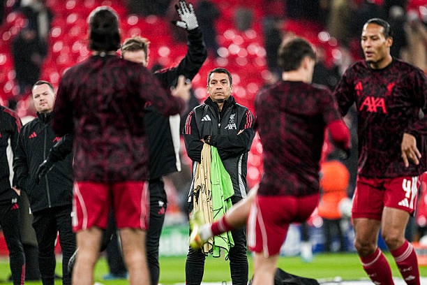 Van Bronckhorst hiện đang làm việc ở Liverpool.