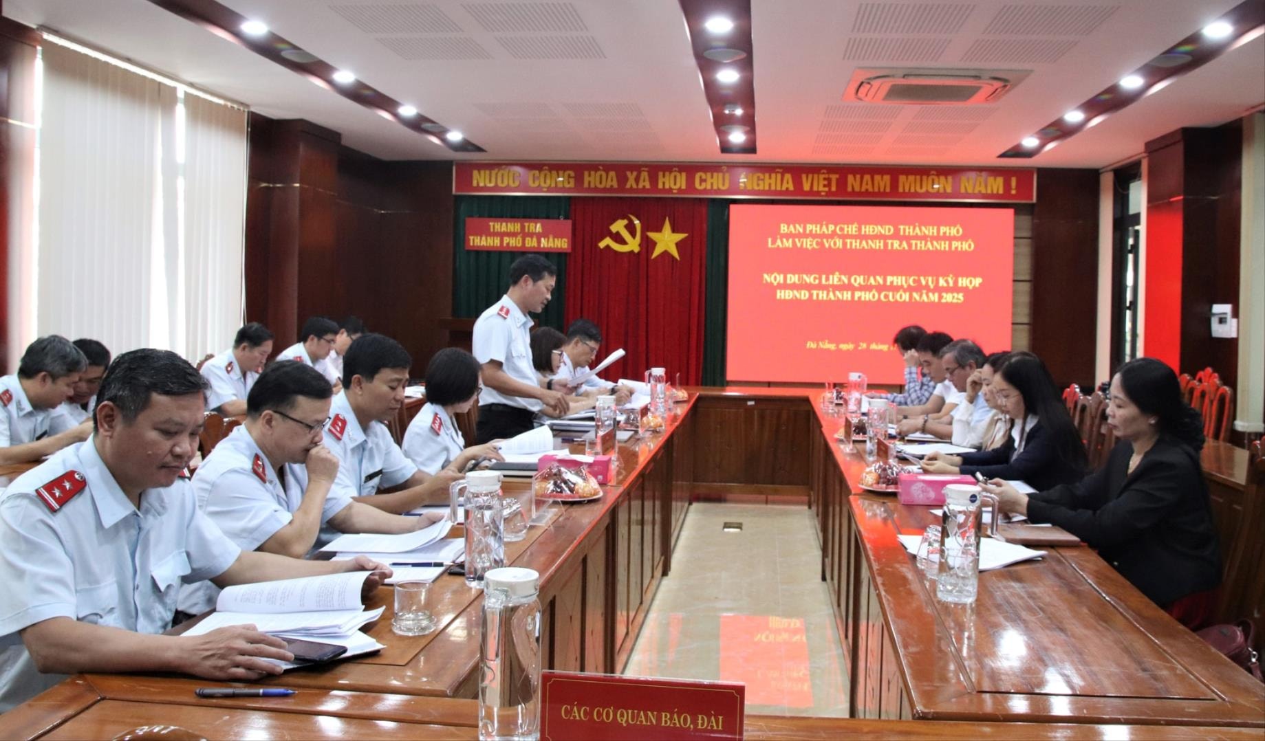 Quang cảnh buổi làm việc. Ảnh: T. HUY