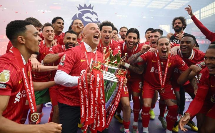 Slot được tung hô khi giúp Liverpool vô địch ngay mùa đầu tiên ông đến.