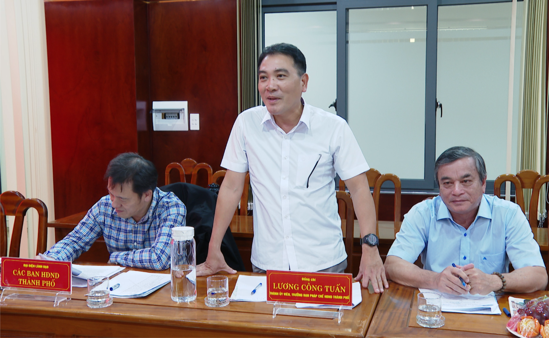 Trưởng ban Pháp chế HĐND thành phố Lương Công Tuấn phát biểu tại buổi làm việc. Ảnh: T. HUY