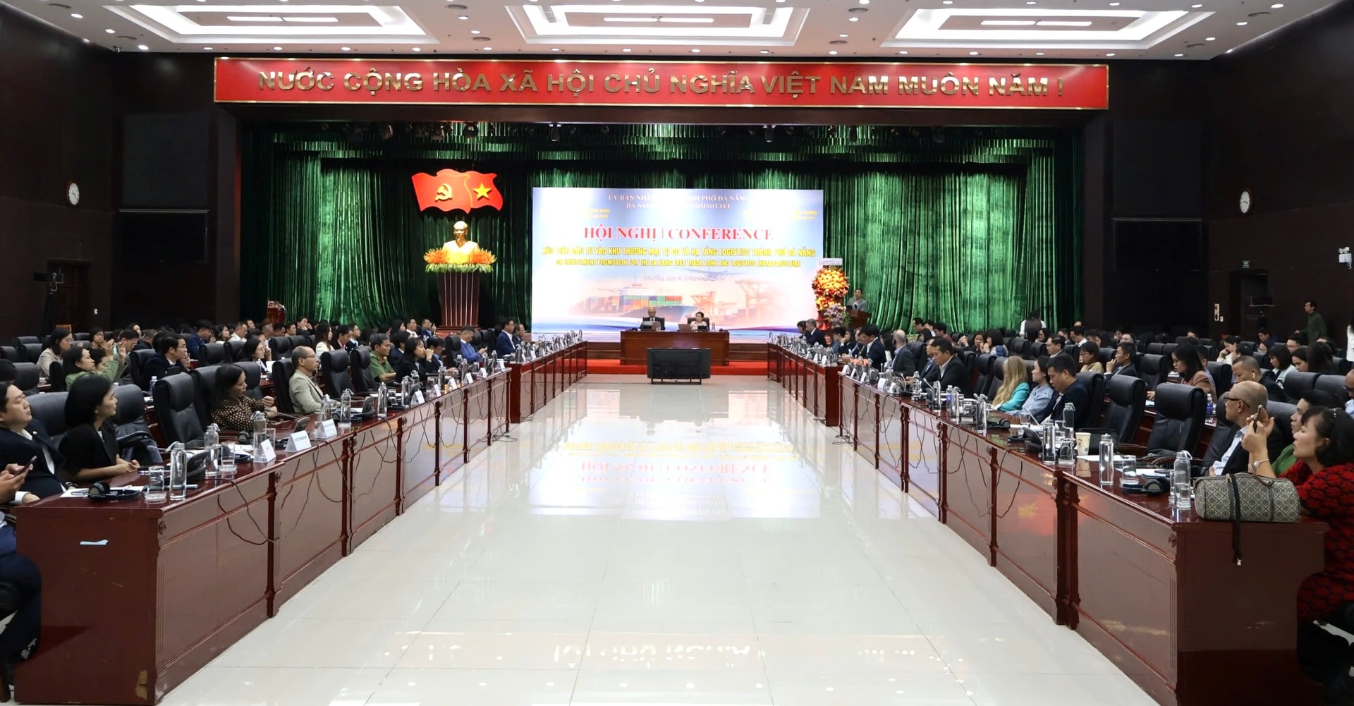 Pemandangan pelabuhan konferensi. Foto: MAI QUE