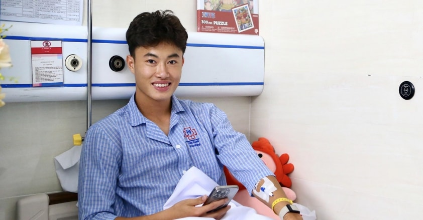 Tiền vệ Văn Trường sau ca phẫu thuật thành công chấn thương dây chằng chéo trước.