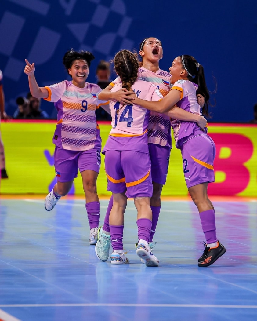ĐT futsal nữ Philippines ăn mừng sau bàn thắng danh dự