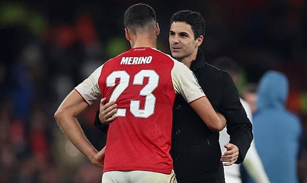 Mikel Merino trong vai trò số 9 bất đắc dĩ trên hàng công Arsenal.