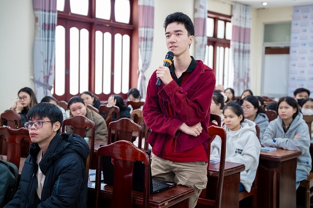 1-12, KT-Schüler lernen etwas über ein Auslandsstudium 2
