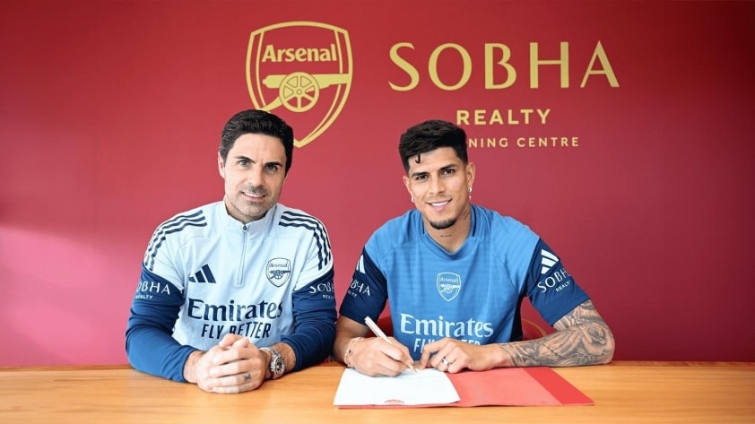Piero Hincapie trong màu áo Arsenal, được câu lạc bộ lên kế hoạch ký hợp đồng dài hạn.