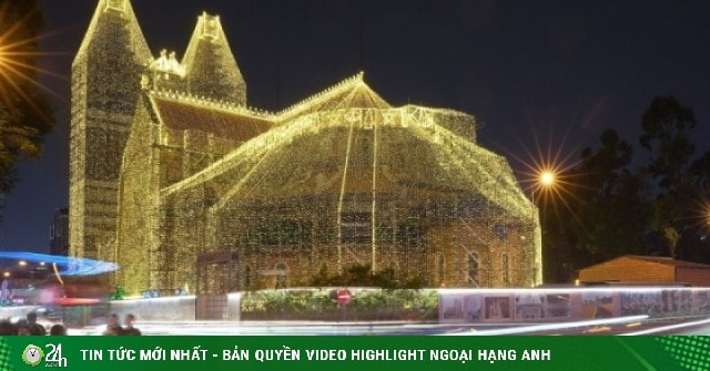 Nhà thờ Đức Bà được trang hoàng lộng lẫy bằng hệ thống đèn LED vàng ấm.